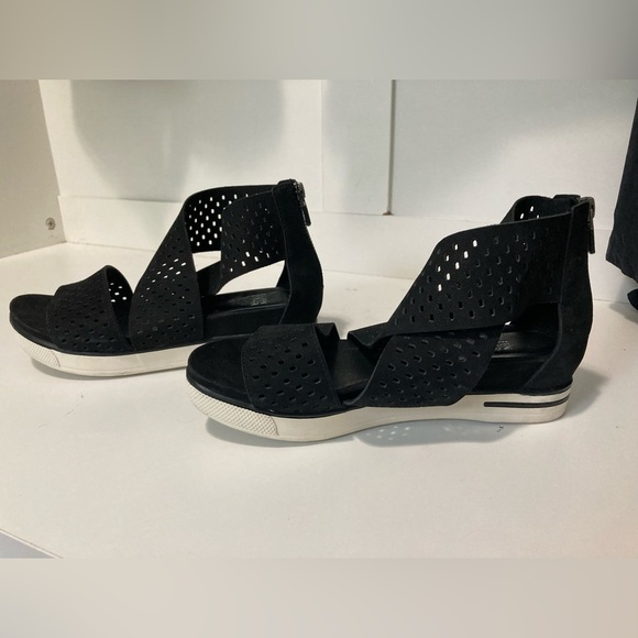 Eileen Fisher Suede Strappy Black Sandals Size 6.5 - Picture 4 of 6